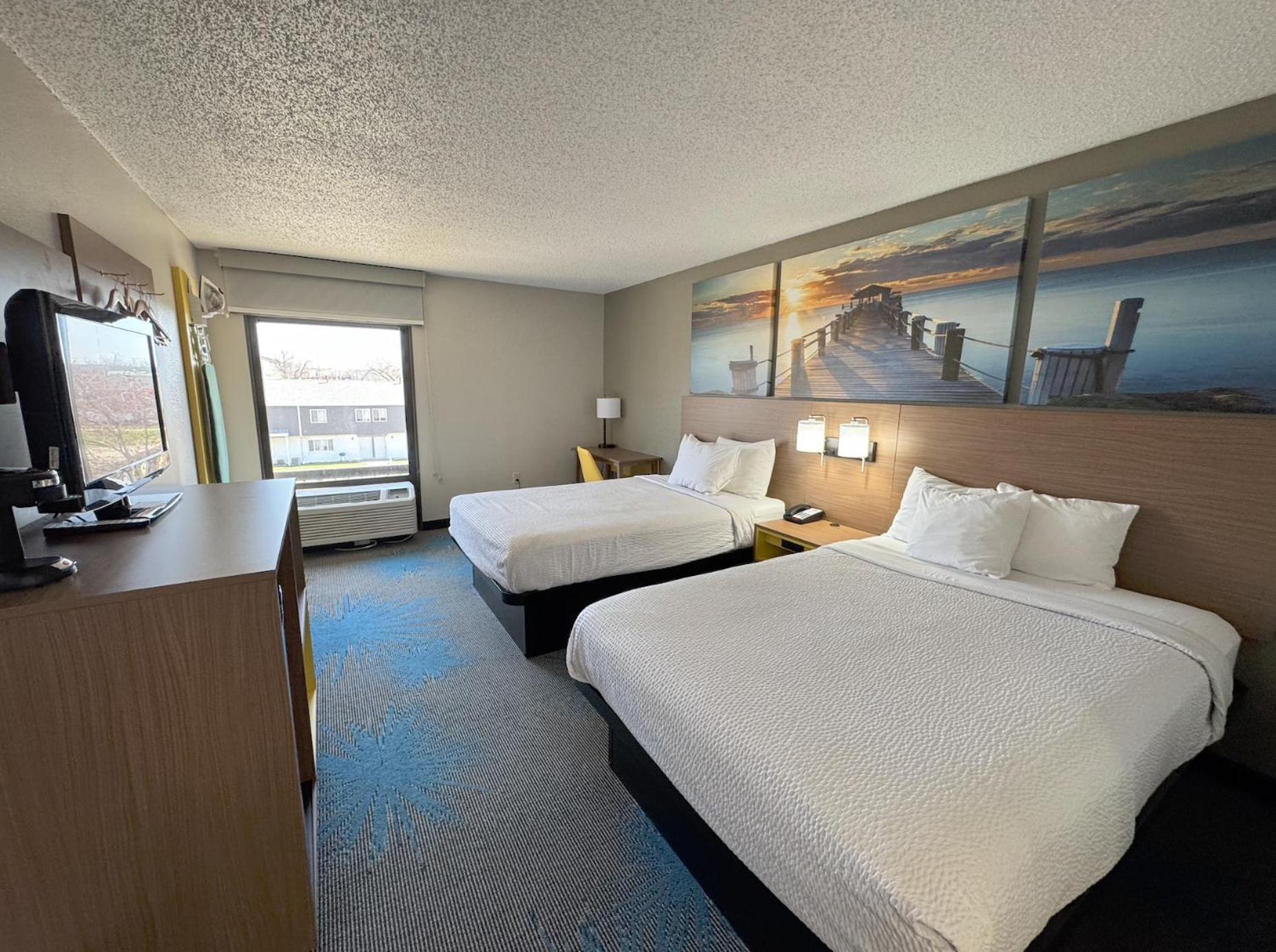Days Inn & Suites By Wyndham Cedar Rapids Exterior foto