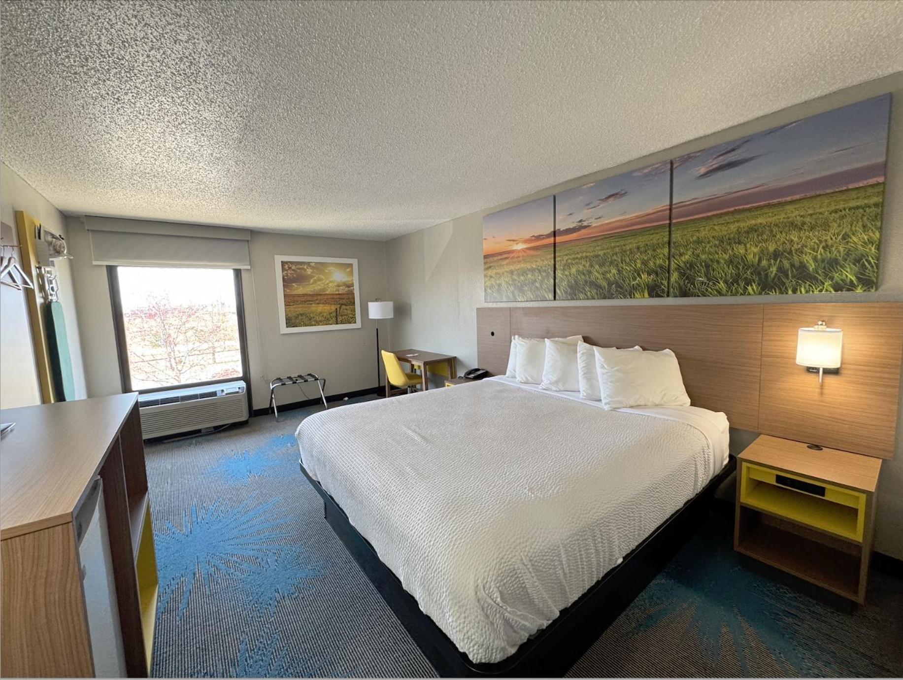 Days Inn & Suites By Wyndham Cedar Rapids Exterior foto