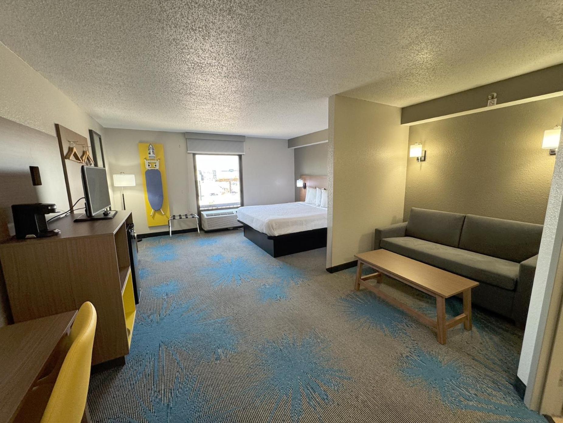 Days Inn & Suites By Wyndham Cedar Rapids Exterior foto