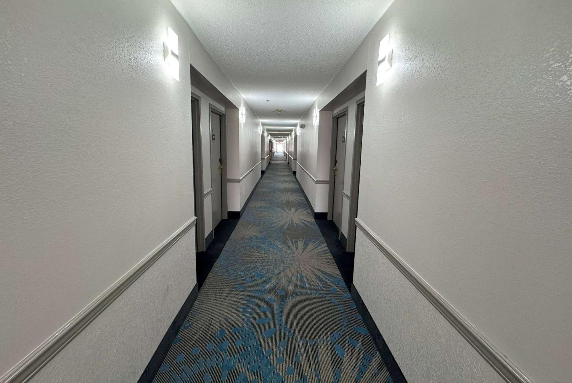 Days Inn & Suites By Wyndham Cedar Rapids Exterior foto